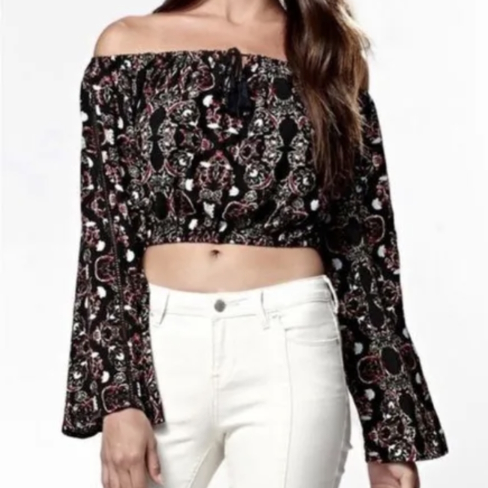 Kendall & Kylie crop top